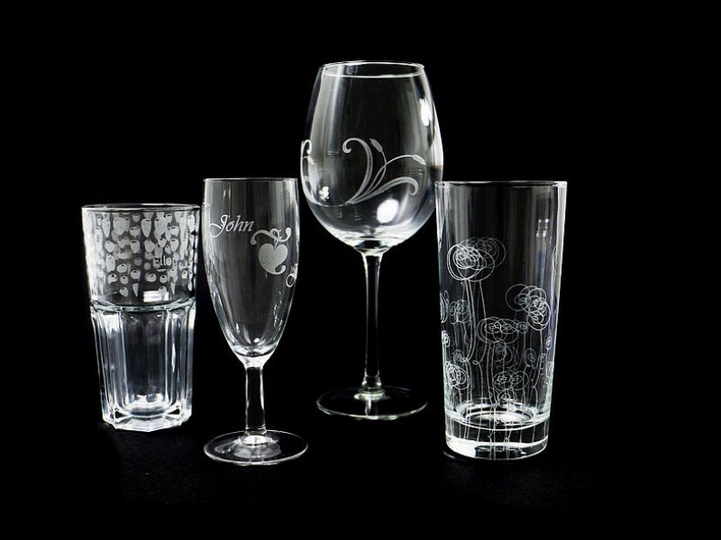 Copas de Novios grabadas  Engraved glasses, Cricut vinyl, Glass painting